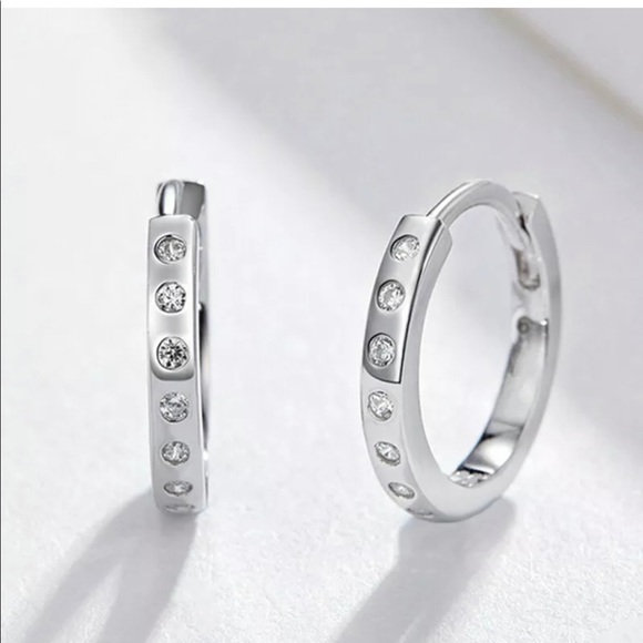 Elegant Hoop Earrings 925 Silver White sapphire - Picture 2 of 4